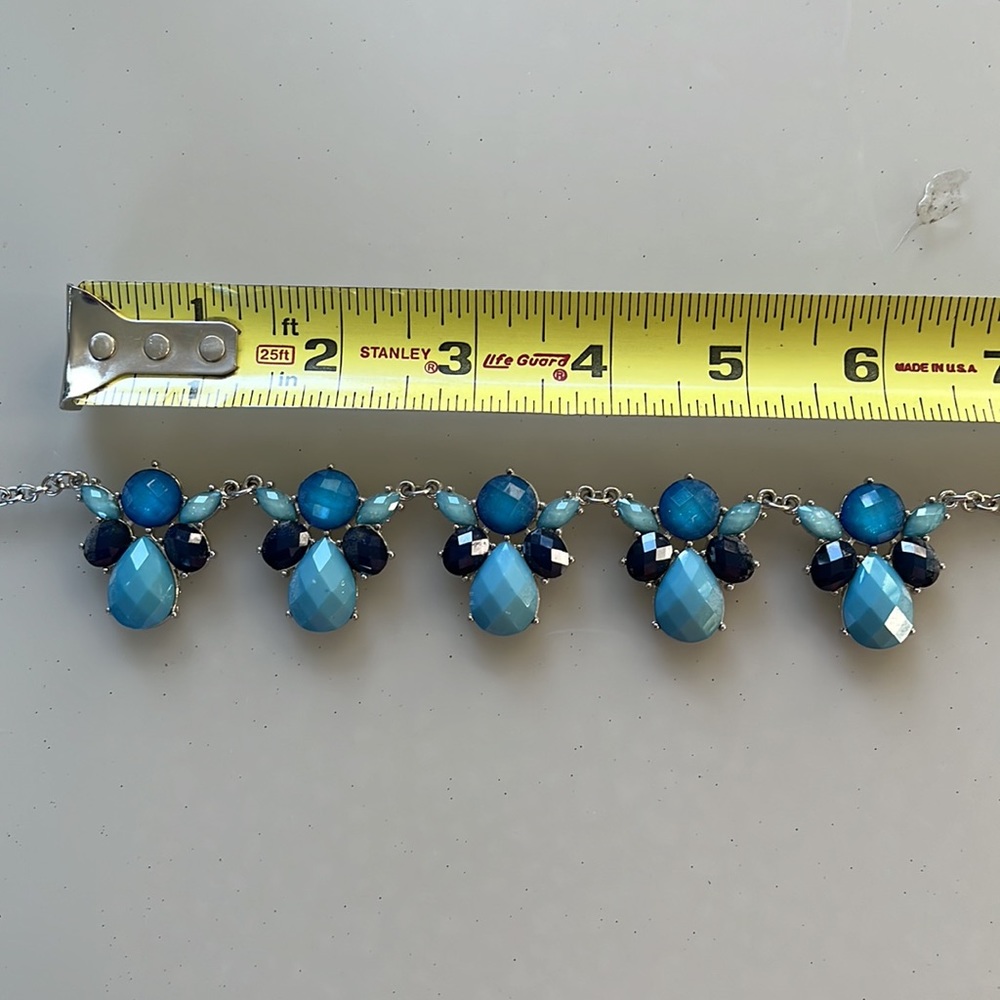 Charming Charlie 3 toned blue necklace on silver chain, costume jewelry - Picture 5 of 5